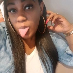 Meet your Posher, Joelle